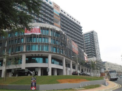 CENTRE STAGE (LOT 3 & LOT PT.5, JALAN KEMAJUAN 13-8)